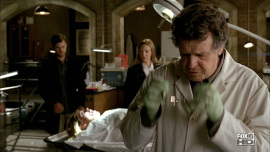 Fringe-1x02-The-Same-Old-Story_326