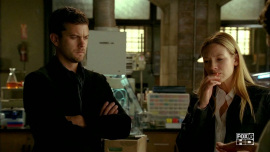 Fringe-1x02-The-Same-Old-Story_340