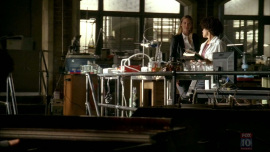 Fringe-1x03-The-Ghost-Network_204