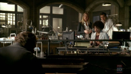 Fringe-1x03-The-Ghost-Network_207