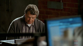 Fringe-1x03-The-Ghost-Network_208