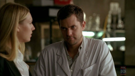 Fringe-1x03-The-Ghost-Network_210