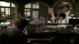 Fringe-1x03-The-Ghost-Network_211