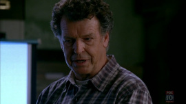 Fringe-1x03-The-Ghost-Network_372