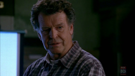 Fringe-1x03-The-Ghost-Network_375