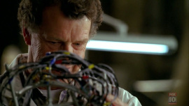 Fringe-1x03-The-Ghost-Network_432