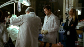 Fringe-1x03-The-Ghost-Network_435