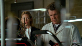 Fringe-1x03-The-Ghost-Network_447