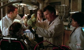 Fringe-1x03-The-Ghost-Network_440