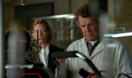 Fringe-1x03-The-Ghost-Network_447