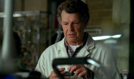 Fringe-1x03-The-Ghost-Network_454