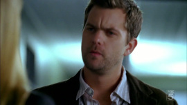 Fringe-1x04-The-Arrival_068