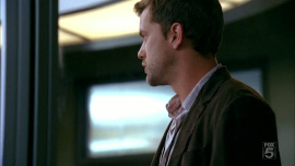 Fringe-1x04-The-Arrival_072