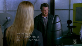 Fringe-1x04-The-Arrival_104