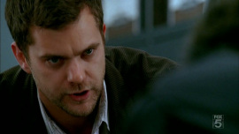 Fringe-1x04-The-Arrival_322