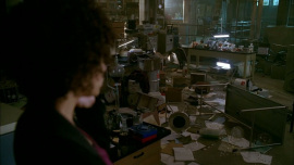 Fringe-1x04-The-Arrival_358