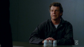 Fringe-1x04-The-Arrival_40