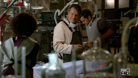 Fringe-1x06-The-Cure_133