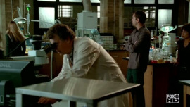 Fringe-1x06-The-Cure_216