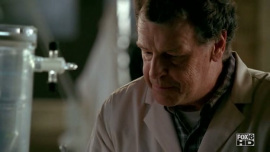 Fringe-1x06-The-Cure_452