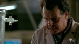 Fringe-1x06-The-Cure_453