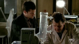 Fringe-1x06-The-Cure_454