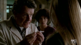 Fringe-1x06-The-Cure_472