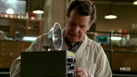 Fringe-1x07-In-Which-We-Meet-Mr.-Jones_354