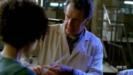 Fringe-1x07-In-Which-We-Meet-Mr.-Jones_455