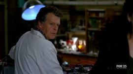 Fringe-1x07-In-Which-We-Meet-Mr.-Jones_484