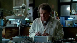 Fringe-1x08-The-Equation_118