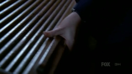 Fringe-1x11-Bound_454